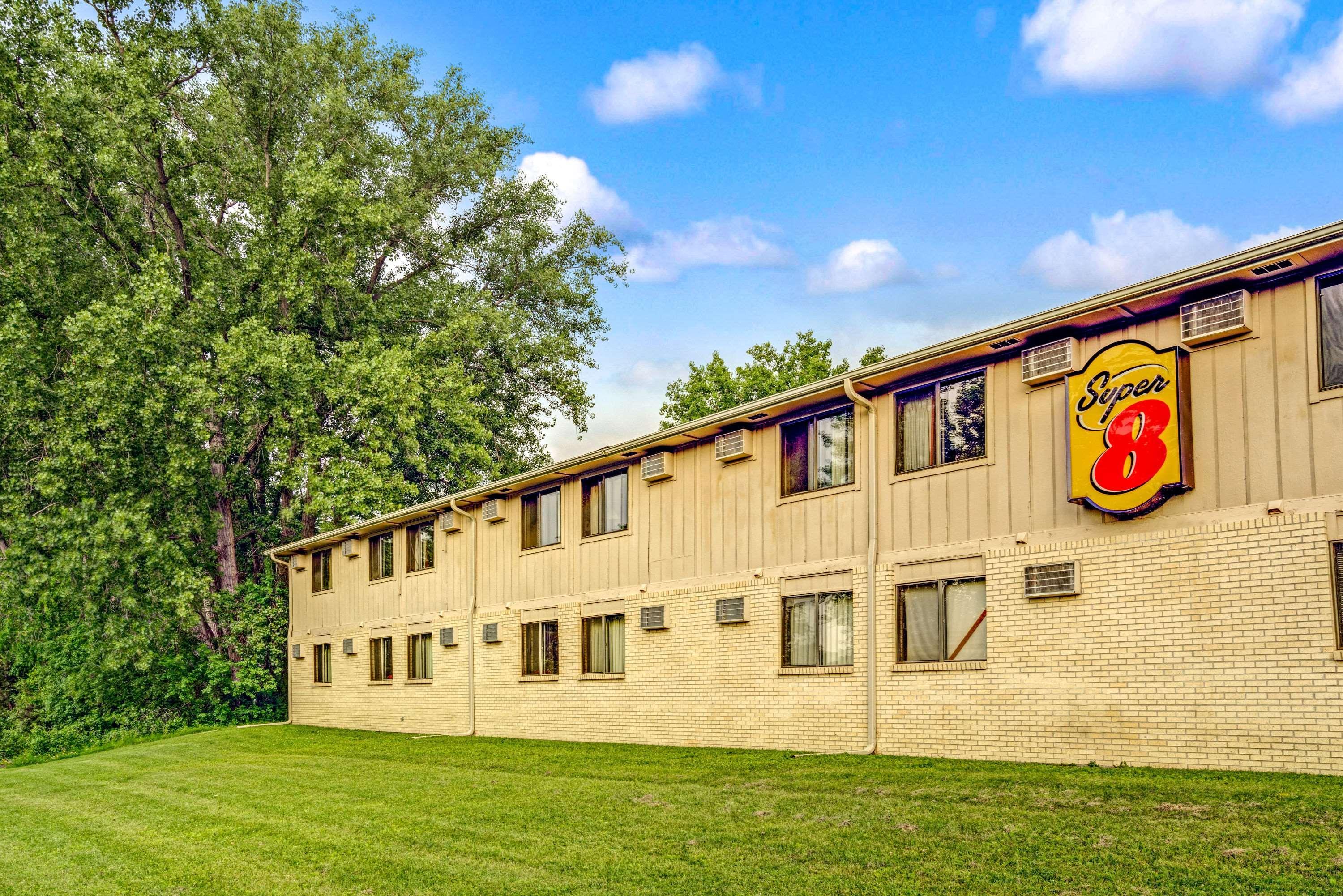 Hotel Super 8 By Wyndham Chaska Extérieur photo