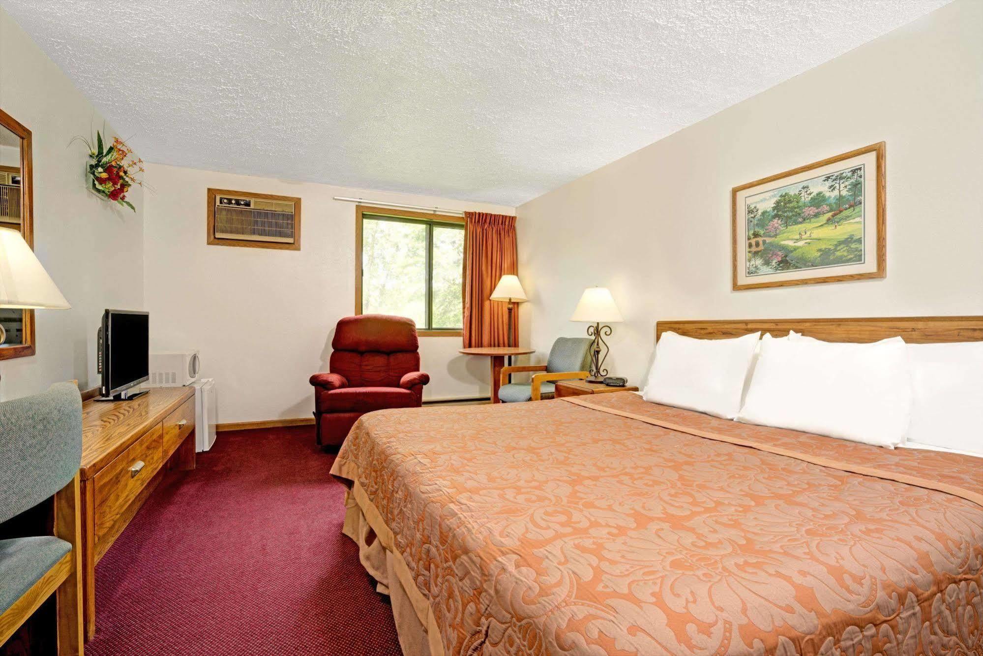 Hotel Super 8 By Wyndham Chaska Extérieur photo